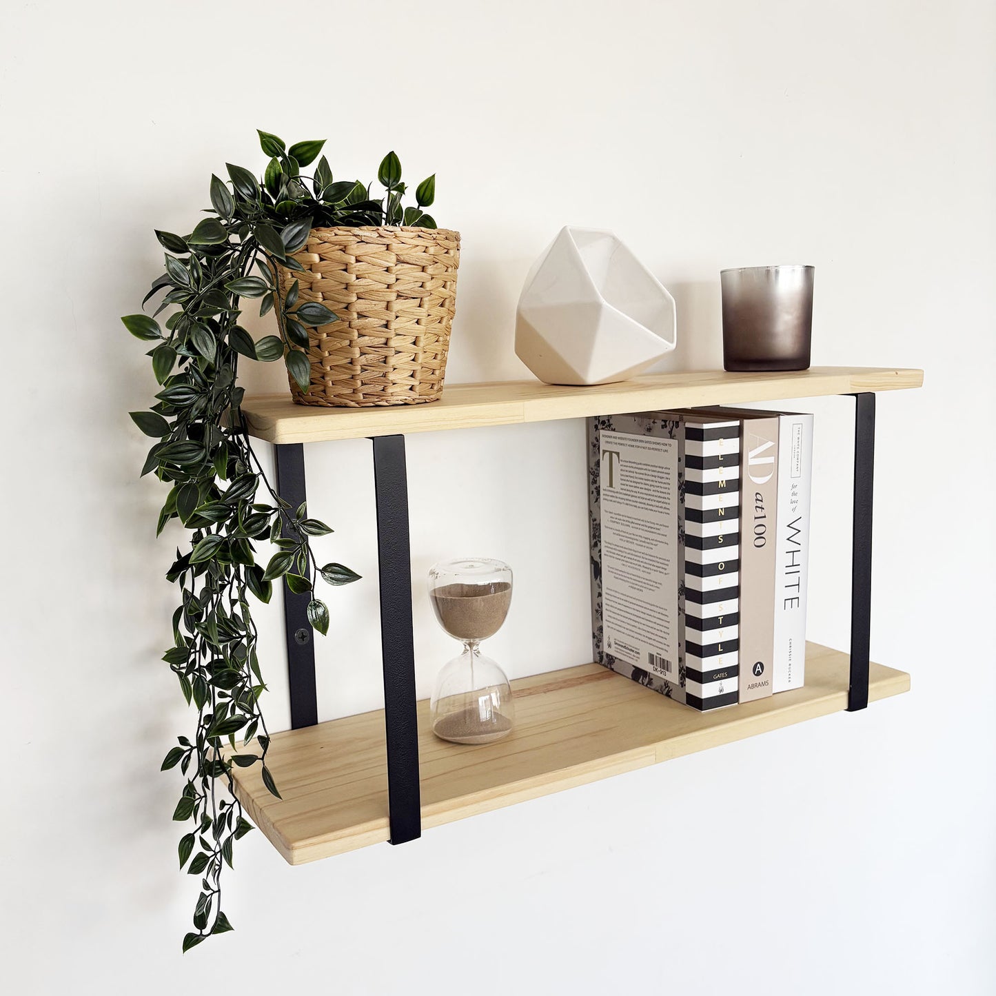 Repisa Modular de metal y madera - Rumania